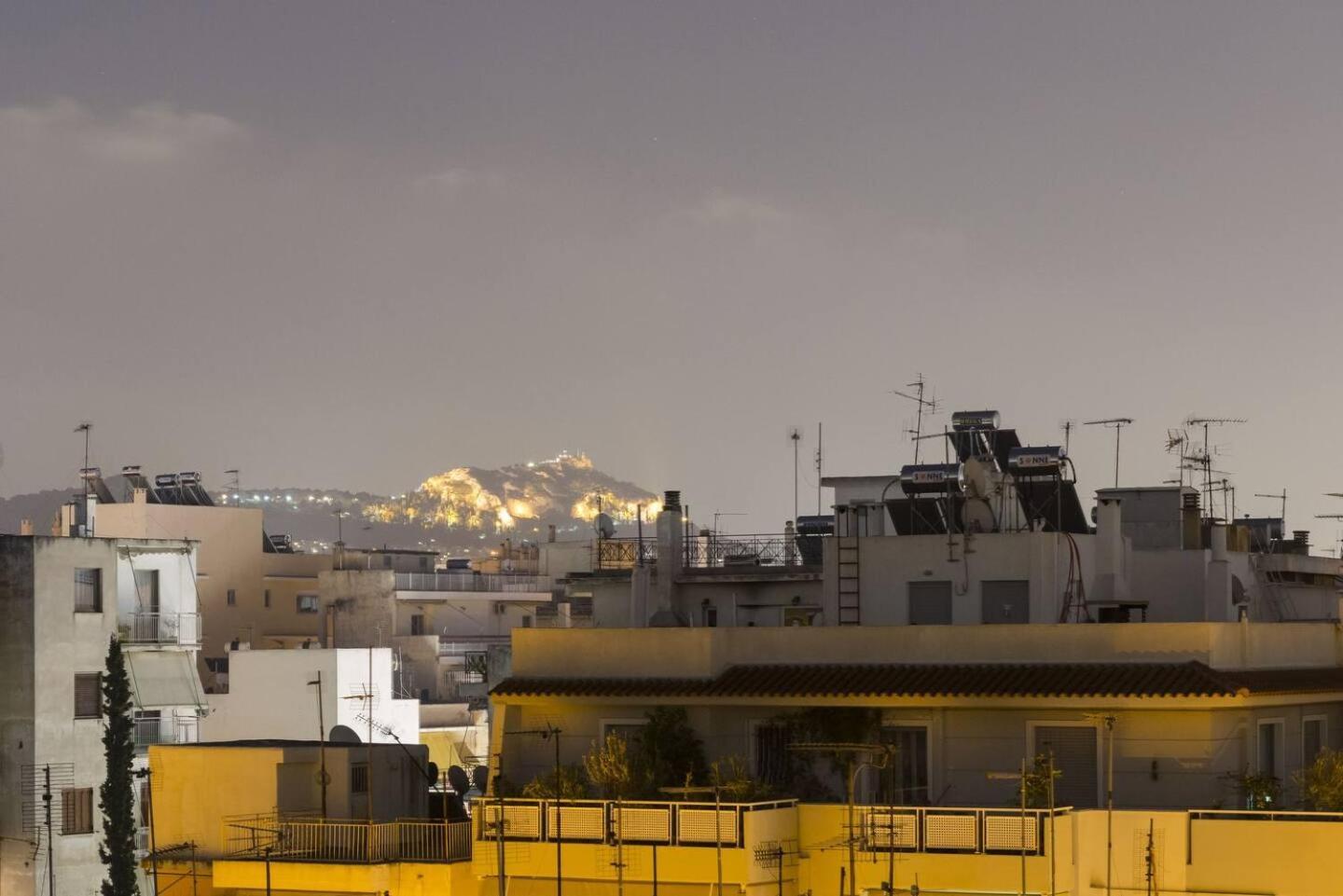 Ma Maison Nο 1, Penthouse, Acropolis And Lycabettus View, Ultra High Speed Internet 300 Mbps, 15' To Acropolis By Metro, 1' From Metro Station Athén Kültér fotó